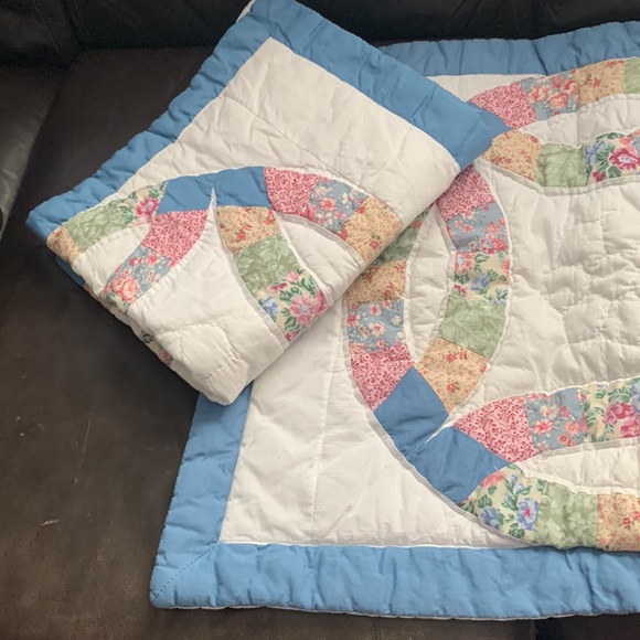 Granny Cottage Core quilted  pillow cases by American Pacific x2 /floral/cotton - Picture 3 of 8